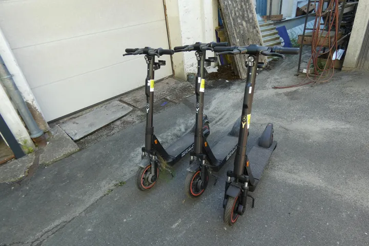 3x OKAI ES400A Profi E-Scooter
